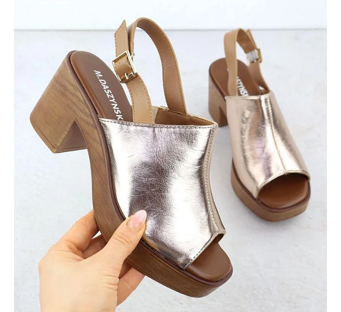 Dámské zlaté sandály na jehlovém podpatku M.Daszynski model 22051585 - M. Daszyński