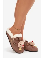 Dámské pantofle s ozdobami a přezkou vyhřívané kožešinou hnědé model 21772630 - Boto Dámské pantofle s ozdobami a přezkou vyhřívané kožešinou hnědé model 21772630 - Boto