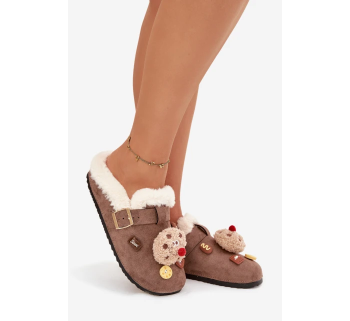 Dámské pantofle s ozdobami a přezkou vyhřívané kožešinou hnědé model 21772630 - Boto Dámské pantofle s ozdobami a přezkou vyhřívané kožešinou hnědé model 21772630 - Boto