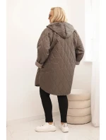 Dámská bunda Plus Size prošívaná s kapucí a nápisem model 21297114 cappuccino - K-Fashion