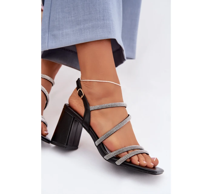 Černé dámské sandály na podpatku s pásky a model 22027990 - Boto Černé dámské sandály na podpatku s pásky a model 22027990 - Boto