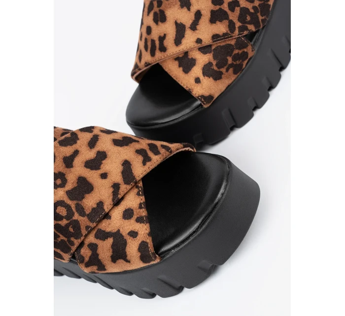 Zajímavé dámské se zvířecím motivem  nazouváky na klínku