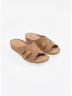 Pěkné dámské nazouváky hnědé na klínku Pěkné dámské nazouváky hnědé na klínku