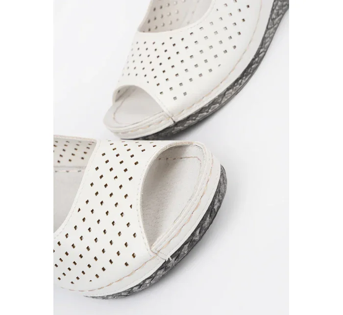 Luxusní bílé  sandály dámské na klínku