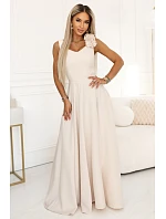 model 22067486 Elegantní večerní maxi šaty s rozparkem a růžemi béžové - numoco