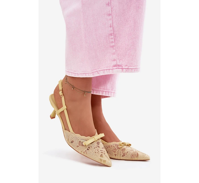 Dámské krajkové sandály na podpatku s mašlí Žluté model 22107289 - Boto