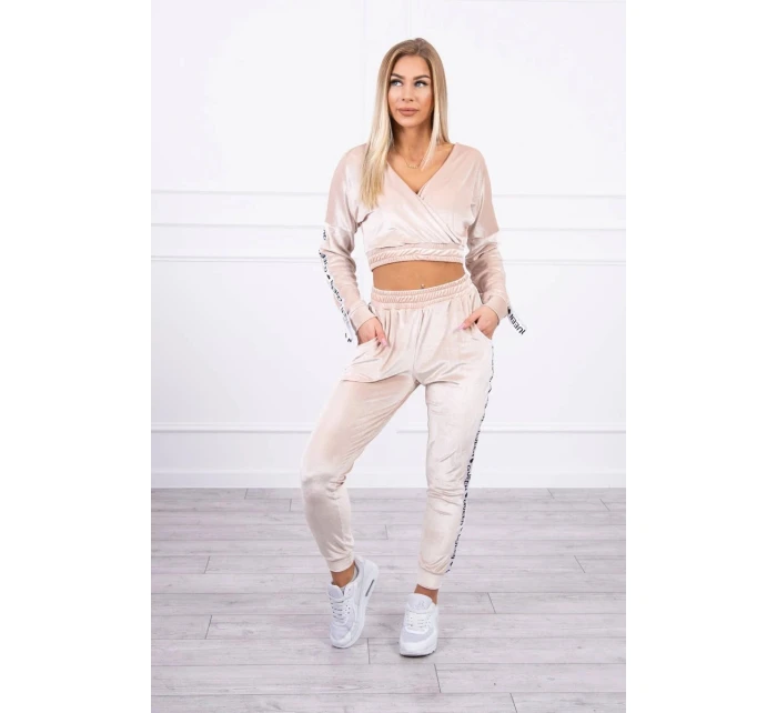 Velurová souprava s nápisem Queen beige Velurová souprava s nápisem Queen beige