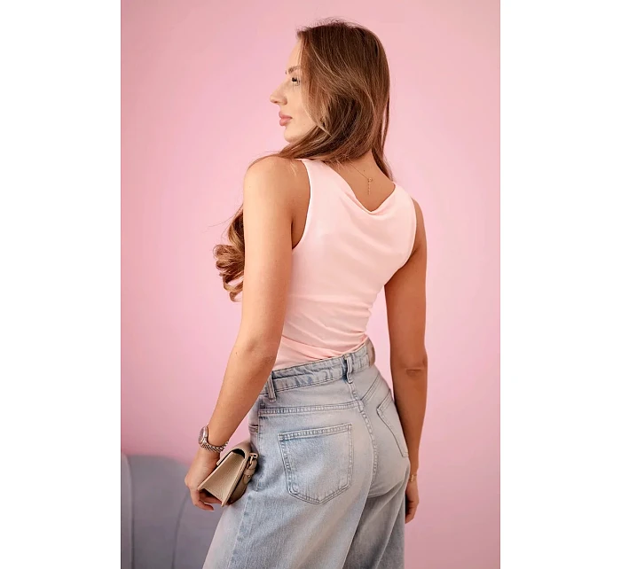 Dámská halenka na ramínka s výstřihem pudrově růžová