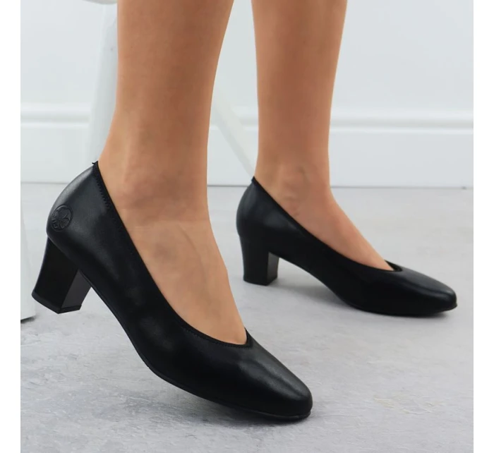 Dámské kožené lodičky na nízkém jehlovém podpatku černé Rieker 44650