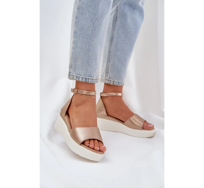 Lehké Sandály Na Platformě A Klínu Zlaté model 21684669 - Boto Lehké Sandály Na Platformě A Klínu Zlaté model 21684669 - Boto