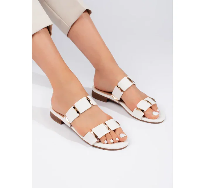 Módní dámské bílé nazouváky na plochém podpatku Módní dámské bílé nazouváky na plochém podpatku