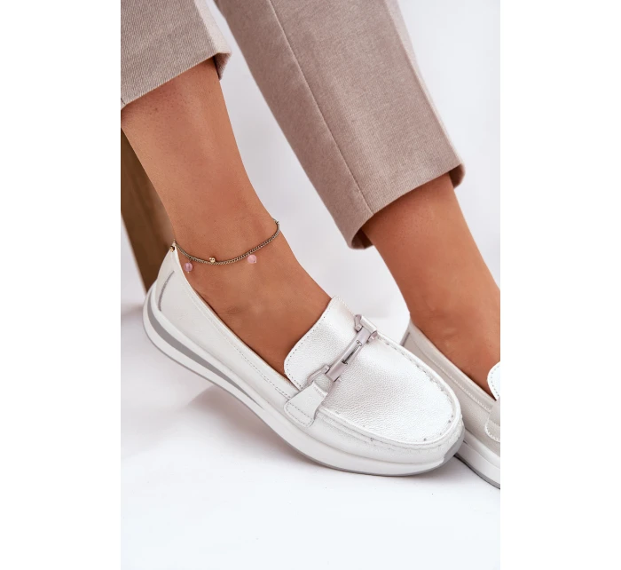 Kožené dámské mokasíny s ozdobou D&A LR51-966 stříbrné