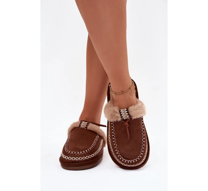 Dámské pantofle s kožešinou Hnědá model 21949103 - Inello