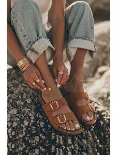 Dámské pantofle s přezkami Camel Brigid