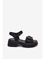 Kožené dámské sandály na platformě s přezkou model 22126033 Černé - VINCEZA