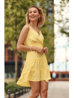 Jemné žluté šaty s psaníčkovým výstřihem