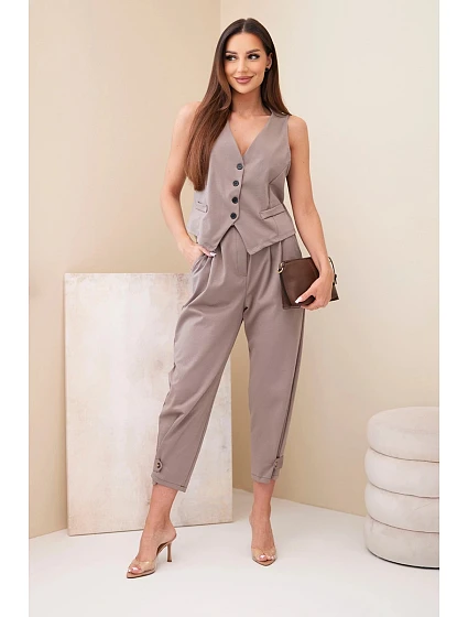 Dámský elegantní komplet s model 22128569 na knoflíky a kalhotami mocca - K-Fashion