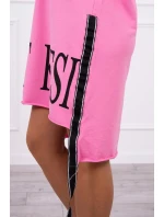 Světle růžové šaty s kapucí a potiskem