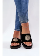 Dámské pantofle se zlatou ozdobou černé model 21685525 - Boto