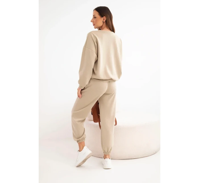 Dámský komplet máslo s výřezem ve tvaru srdce camelový