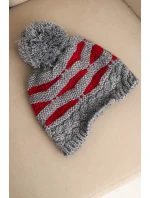 Dámská zimní pletená čepice s bambulí a copánkovým vzorem K466 šedá Dámská zimní pletená čepice s bambulí a copánkovým vzorem K466 šedá