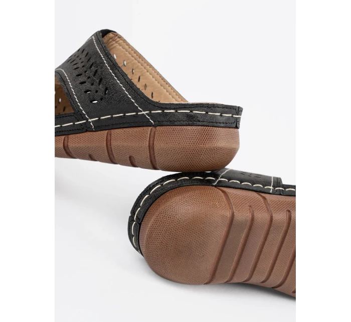 Luxusní dámské nazouváky černé na klínku Luxusní dámské nazouváky černé na klínku