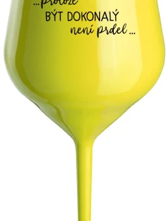 ...PROTOŽE BÝT DOKONALÝ NENÍ PRDEL... - žlutá nerozbitná sklenice na víno 470 ml