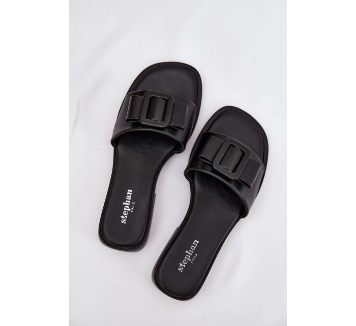 Dámské pantofle na ploché podrážce s přezkou Černé model 21900557 - Boto Dámské pantofle na ploché podrážce s přezkou Černé model 21900557 - Boto