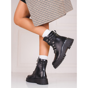 Módní dámské černé  kotníčkové boty na plochém podpatku