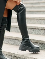 Kozačky Po Kolena Na Masivní Platformě Černé Zinera