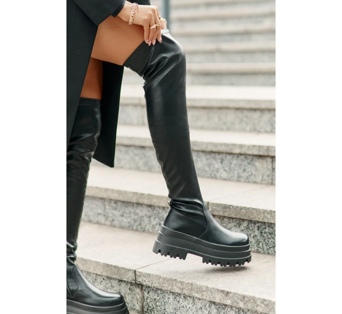 Kozačky Po Kolena Na Masivní Platformě Černé Zinera