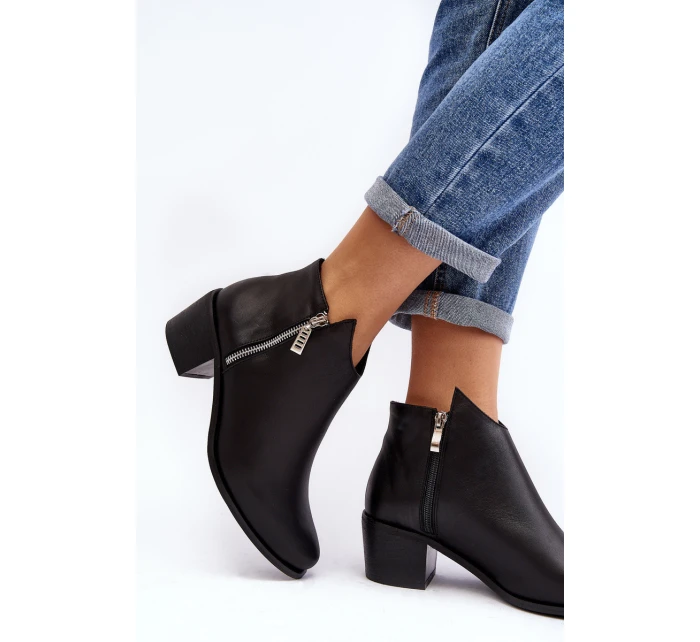 Kožené dámské kotníčkové boty na sloupku s nízkým svrškem a zipy černé Annaja Kožené dámské kotníčkové boty na sloupku s nízkým svrškem a zipy černé Annaja