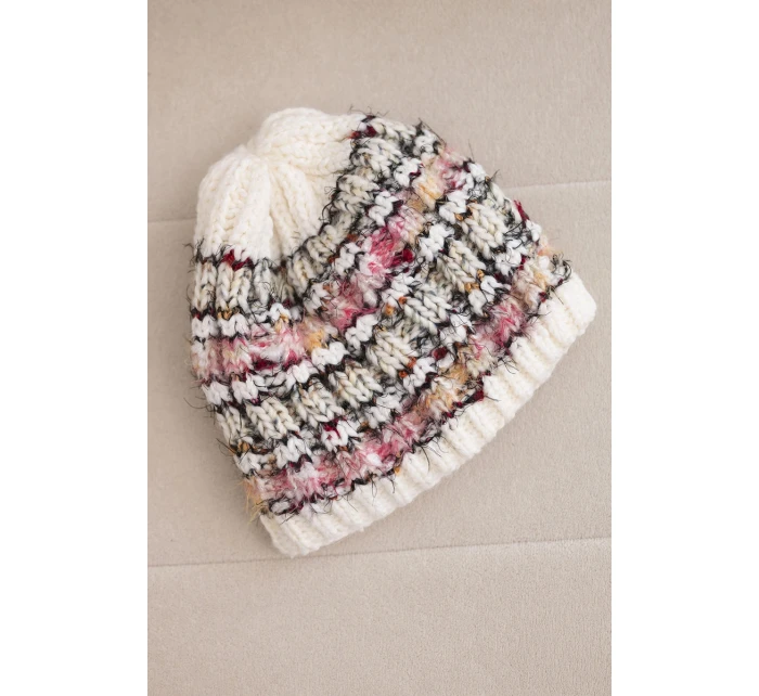 Dámská zimní vlněná čepice s ozdobnými krystalky K399 černá