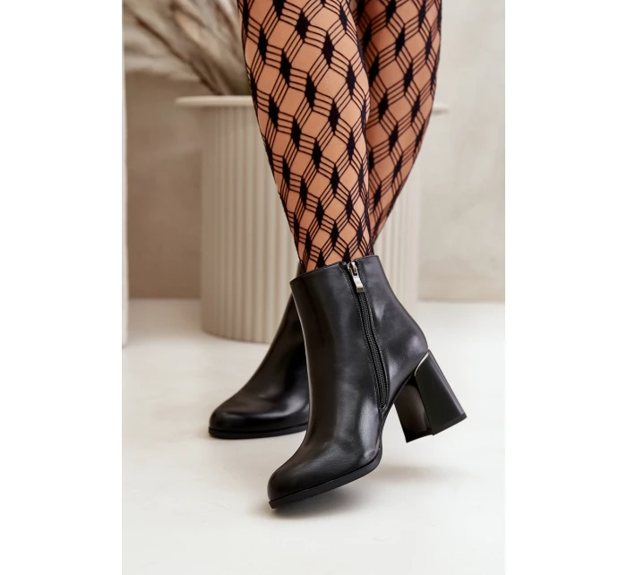 Hladké dámské boty na podpatku z eko kůže zateplené černé model 21669066 - Boto Hladké dámské boty na podpatku z eko kůže zateplené černé model 21669066 - Boto