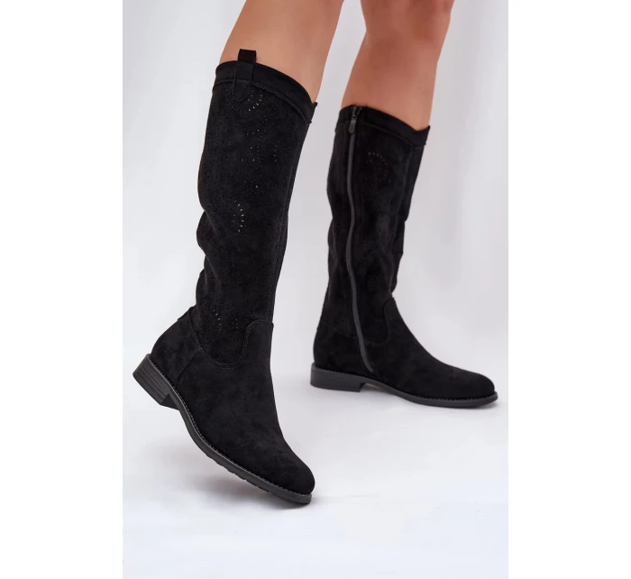 Dámské kozačky s perforovanou holení na nízkém podpatku S.Barski – černé, eko kůže Dámské kozačky s perforovanou holení na nízkém podpatku S.Barski – černé, eko kůže