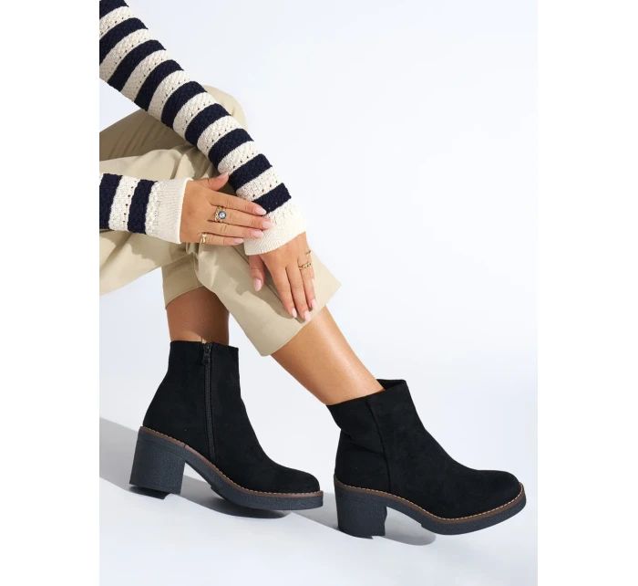Originální černé dámské kotníčkové boty na širokém podpatku Originální černé dámské kotníčkové boty na širokém podpatku