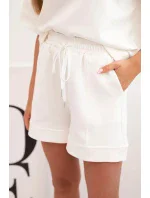 Dámská máslová souprava s halenkou s krátkým rukávem a šortkami s gumičkou ecru Dámská máslová souprava s halenkou s krátkým rukávem a šortkami s gumičkou ecru