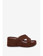 Dámské pantofle na platformě z eko semiše čokoládové model 21919328 - Boto