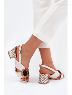 Kožené dámské sandály na podpatku s květinami Laura Messi 2950 bílé