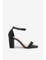 Lesklé dámské sandály na podpatku černé model 21703994 - Boto Lesklé dámské sandály na podpatku černé model 21703994 - Boto