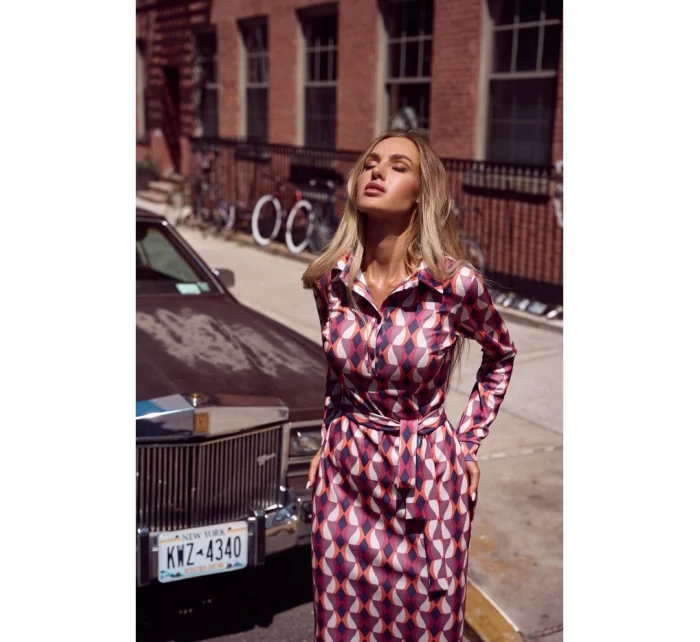 M706 Šaty s rukávy, límcem a potiskem - model 2 M706 Šaty s rukávy, límcem a potiskem - model 2