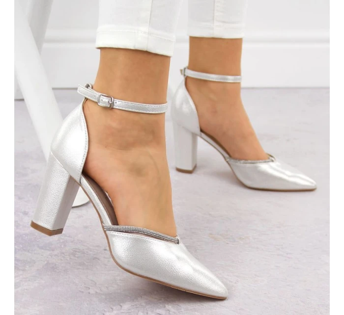 Dámské ažurové sandály béžové model 21904482 - Sabatina