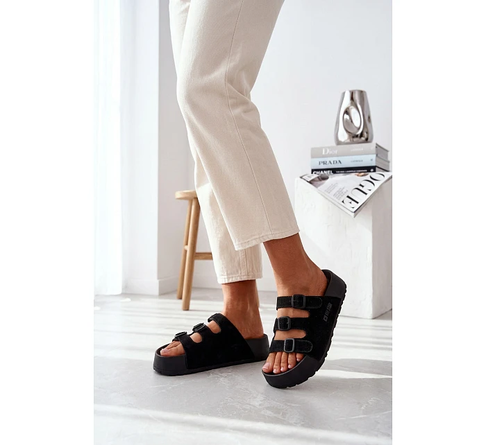 Dámské pantofle na masivní platformě s pásky Big Star model 22069662 Černé - Big Star Shoes Dámské pantofle na masivní platformě s pásky Big Star model 22069662 Černé - Big Star Shoes