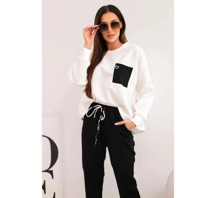 Dámská souprava máslová s kontrastní kapsou černý Dámská souprava máslová s kontrastní kapsou černý