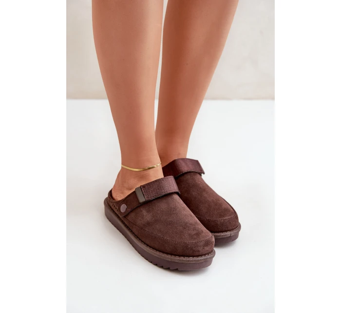Zateplené dámské pantofle na platformě čokoládové model 21680700 - Boto Zateplené dámské pantofle na platformě čokoládové model 21680700 - Boto