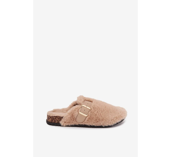 Kožešinové dámské pantofle na platformě s páskem a přezkou béžové model 21709376 - Boto