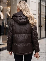 Kurtka damska zimowa pikowana z kapturem brązowa model 22383510 - FashionStreet Kurtka damska zimowa pikowana z kapturem brązowa model 22383510 - FashionStreet
