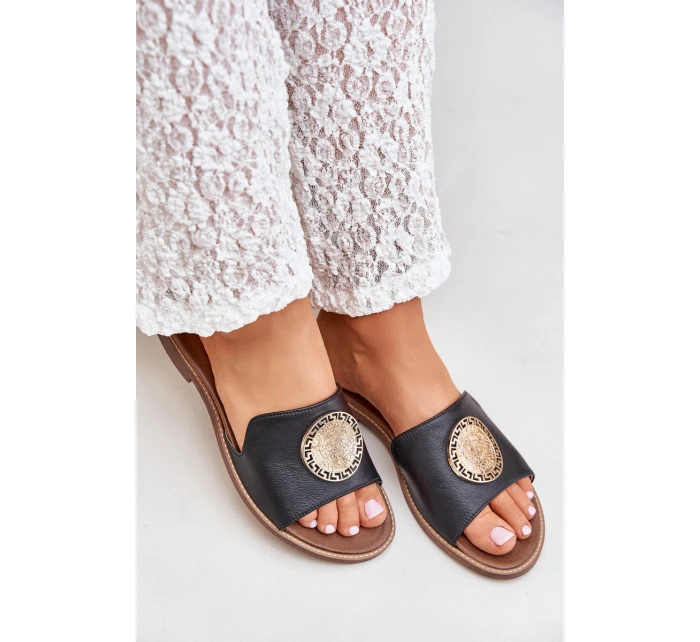 Kožené Pantofle S Dekorací Na Plochém Podpatku Zazoo model 21682278 Černé - Boto Kožené Pantofle S Dekorací Na Plochém Podpatku Zazoo model 21682278 Černé - Boto