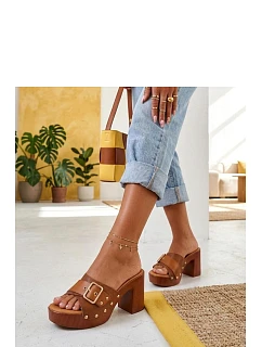 Klapky na podpatku model 229788 Solea