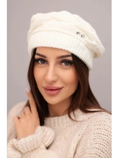 Dámská zimní vlněná čepice se zdobnými krystaly K399 ecru